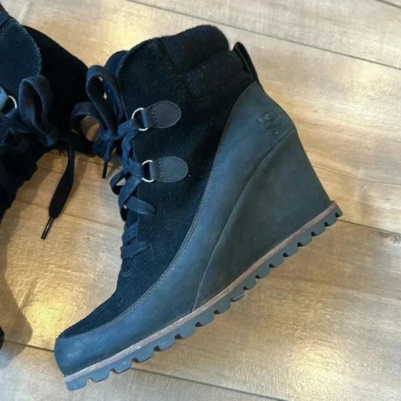 UGG Kriston Waterproof Bootie Suede Leather Black Wedge Sz 10 - Picture 5 of 10